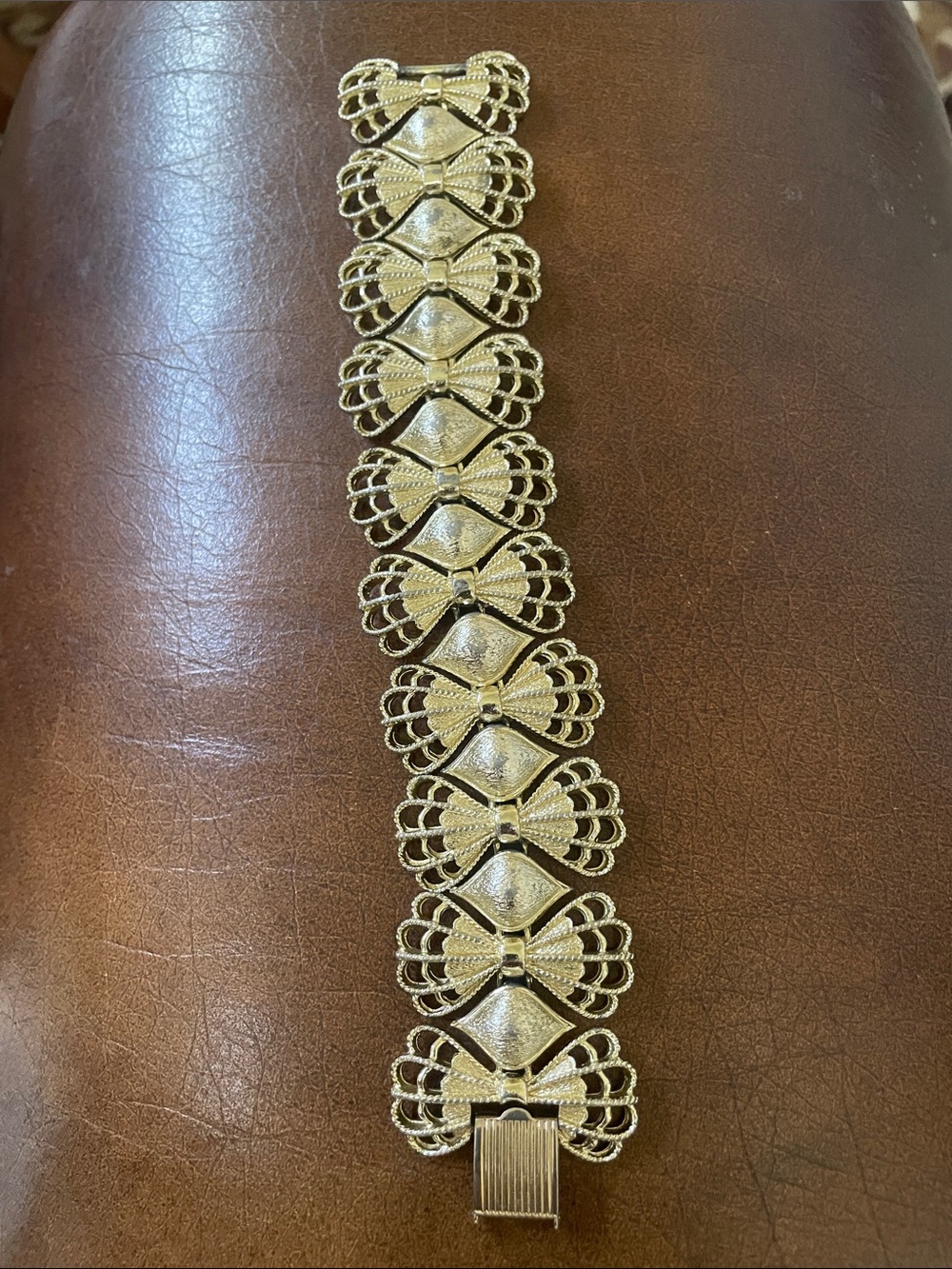 Elegant Vintage Gold-Tone Bow Link Bracelet by Coro